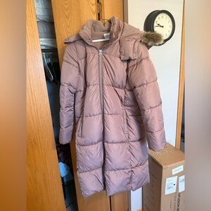 Women’s Old Navy long length winter coat
Size medium
Only worn 2 times